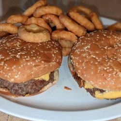 Peggy's Diner 2 - Cheeseburger and onion rings