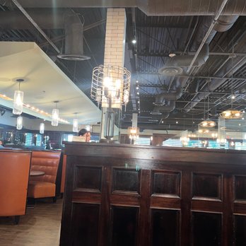 Maggie McFly's - Empty for Saturday lunch - New American Near Me - Glastonbury, Connecticut