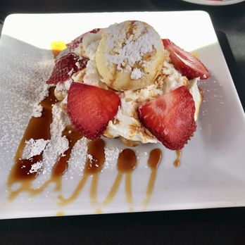 Brussels Grill Grand Place Brussels - Strawberry Belgian Waffle - Belgian Near Me - Brussels, BRU Brussels Grill Grand Place Brussels - Strawberry Belgian Waffle - Belgian Near Me - Brussels, BRU
