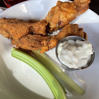 The Committed Pig - Dry rub wings - American Near Me - Summit, New Jersey
