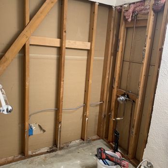 Hightop Plumbing - What it looked like when everything was removed. - Plumbing Near Me Hightop Plumbing - What it looked like when everything was removed. - Plumbing Near Me