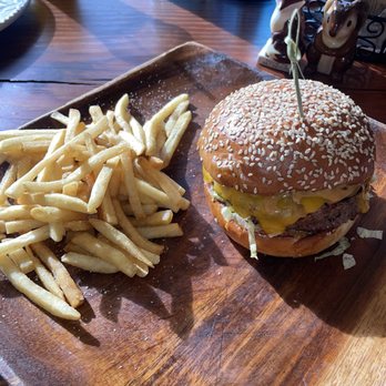 Cafe on 27 - A $33 burger - Breakfast & Brunch Near Me - Topanga, California
