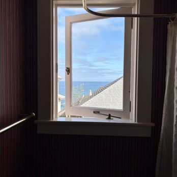 Martine Inn - Bathroom window - Bed & Breakfast Near Me - Pacific Grove, California Martine Inn - Bathroom window - Bed & Breakfast Near Me - Pacific Grove, California