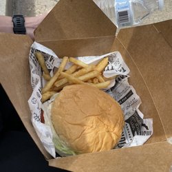 Cafe De Minas - Huge burger! Don't let the photo mislead!