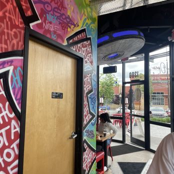 Dave's Hot Chicken - Cool decor! - Chicken Shop Near Me - Charlotte, North Carolina