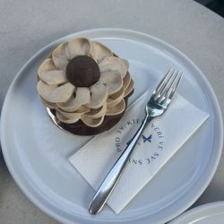 IF Café - Hazelnut cake