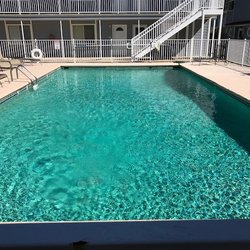 Oak Shore Condominiums - Pool before upgrade?