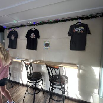 Papi’s Ohana - Inside - Pizza Near Me - Lahaina, Hawaii
