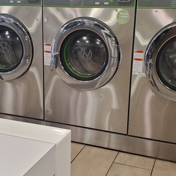 Speed Queen Laundry - Professional look - Laundromat Near Me - Decatur, Georgia