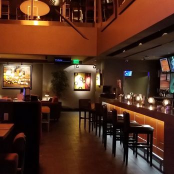 IPIC Pasadena - Bar and tables - Cinema Near Me - Pasadena, California