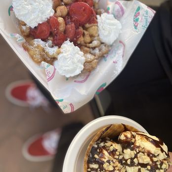 Braud's Funnel Cake Cafe - Strawberry Delight & Ice Cream Waffle Bowl - Desserts Near Me - Las Vegas, Nevada