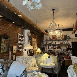 Brooklyn High Low - Inside Tea Room