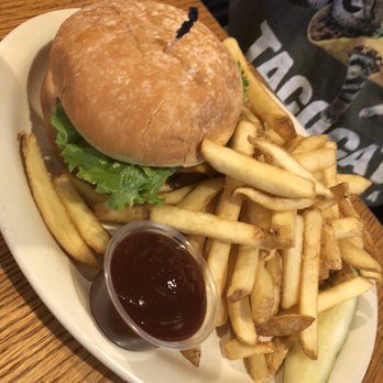 Wall Street Diner - Yummy Chicken burger - Diners Near Me - Spokane, Washington