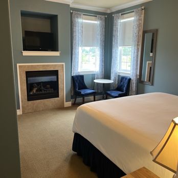 La Bastide Bed & Breakfast - The Lorraine Suite! - Bed & Breakfast Near Me - Dundee, Oregon La Bastide Bed & Breakfast - The Lorraine Suite! - Bed & Breakfast Near Me - Dundee, Oregon