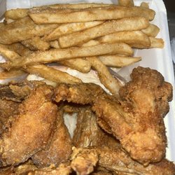 Sharks Fish & Chicken - 6 WING DINNER