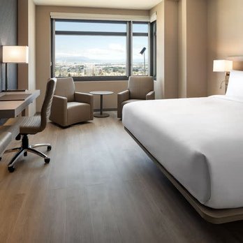 AC Hotel Oakland Downtown - Cama, Asiento. - Hotels Near Me - Oakland, California