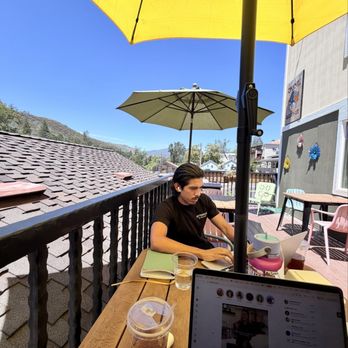 Cinnamon Roll Bakery and Cafe - Coffee & Tea Near Me - Mariposa, California