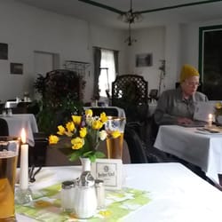 Cafe Zum Kirschbaum - Uriger Gastraum.