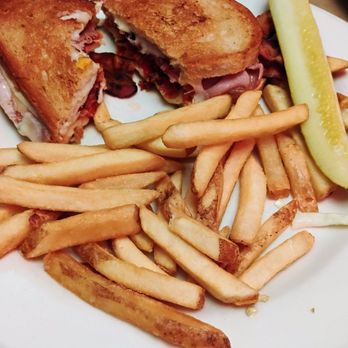 Pearsall's Station - Grilled cheese with bacon - American Near Me - Lynbrook, New York