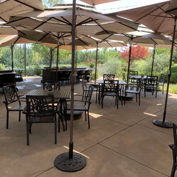 DANCIN Vineyards - Lots of covered tables - Wineries Near Me - Medford, Oregon