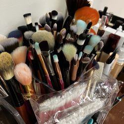 Glam Hour Salon & Spa - Make up brushes