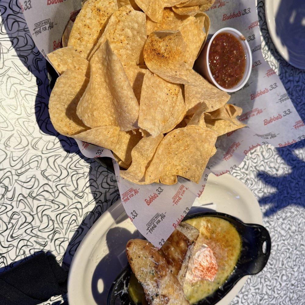 Bubba's 33 - Spinach dip appetizer (seasoned chips, fresh salsa, cheesy spinach dip with sour cream, and amazing garlic bread) - American Near Me - Tempe, Arizona