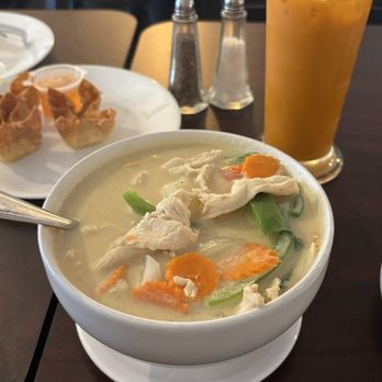 Mai Thai Restaurant - 25. Yellow Curry light spice - Thai Near Me - Oak Harbor, Washington