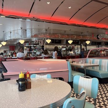 Sunliner Diner - Booths - Diners Near Me - Pigeon Forge, Tennessee