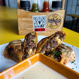Brisket Mac and cheese egg rolls Brisket Mac and cheese egg rolls