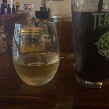 Gaston Pour House - Sauvignon Blanc and Red Clay Cider - Lounges Near Me - Gastonia, North Carolina Gaston Pour House - Sauvignon Blanc and Red Clay Cider - Lounges Near Me - Gastonia, North Carolina