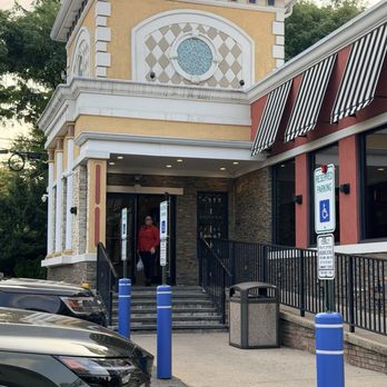 River Edge Diner & Restaurant - Diners Near Me - River Edge, New Jersey