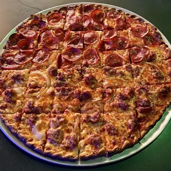 Side Street Saloon - Still the best thin crust pizza in the city. Fight me about it. - Dive Bars Near Me - Chicago, Illinois Side Street Saloon - Still the best thin crust pizza in the city. Fight me about it. - Dive Bars Near Me - Chicago, Illinois