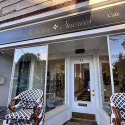 Saison Sucrees - Outside as they were closing