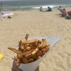 Pucker Lemonades & Beach Fries