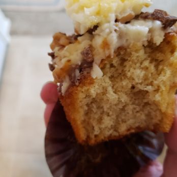 Oliver’s Desserts - This you can even see is not the look/color of a regular vanilla cupcake (in regards to the batter used) - Bakeries Near Me - Cincinnati, Ohio Oliver’s Desserts - This you can even see is not the look/color of a regular vanilla cupcake (in regards to the batter used) - Bakeries Near Me - Cincinnati, Ohio
