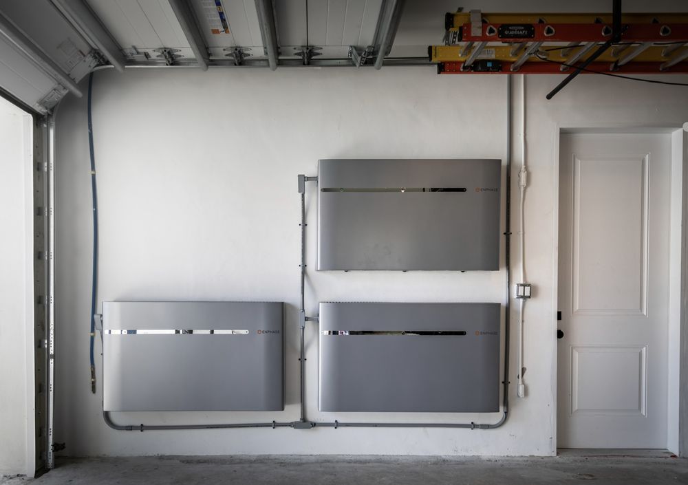 Slide of Gomez Roofing