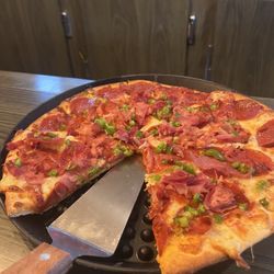 Thin crust Pizza with Pepperoni, Ham and Green Peppers