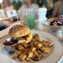 Garni Cafe - Breakfast Sandwich