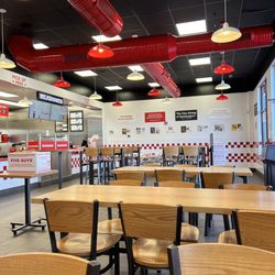 Five Guys - Inside