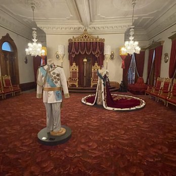 Iolani Palace - Royal dress - Museums Near Me - Honolulu, Hawaii Iolani Palace - Royal dress - Museums Near Me - Honolulu, Hawaii
