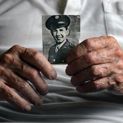 VNA Hospice & Palliative Care of Southern California - We Honor Veterans - We can help our veterans by helping them access special programs and services.