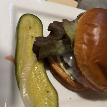 Big Island Brewhaus - Classic burger - Breweries Near Me - Kamuela, Hawaii