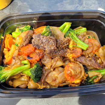 Rachawadee Thai Cafe - Pas see ew with beef - Thai Near Me - Mount Vernon, Washington