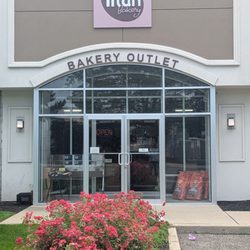 Titan Bakery - Entrance