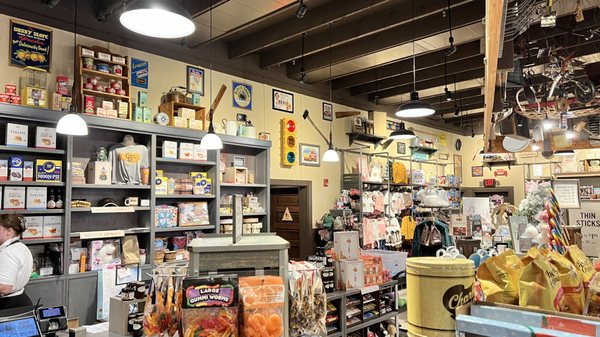 Cracker Barrel Old Country Store by null