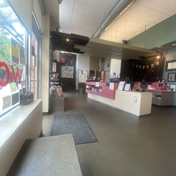 East End Veterinary Medical Centre - Lobby - Veterinarians Near Me - Pittsburgh, Pennsylvania East End Veterinary Medical Centre - Lobby - Veterinarians Near Me - Pittsburgh, Pennsylvania