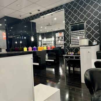 GLO Nail Bar - Nail Salons Near Me - Costa Mesa, California