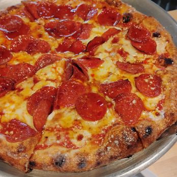 Brew Garden Taphouse and Eatery - Pizza with pepperoni - Gastropubs Near Me - Clearwater, Florida