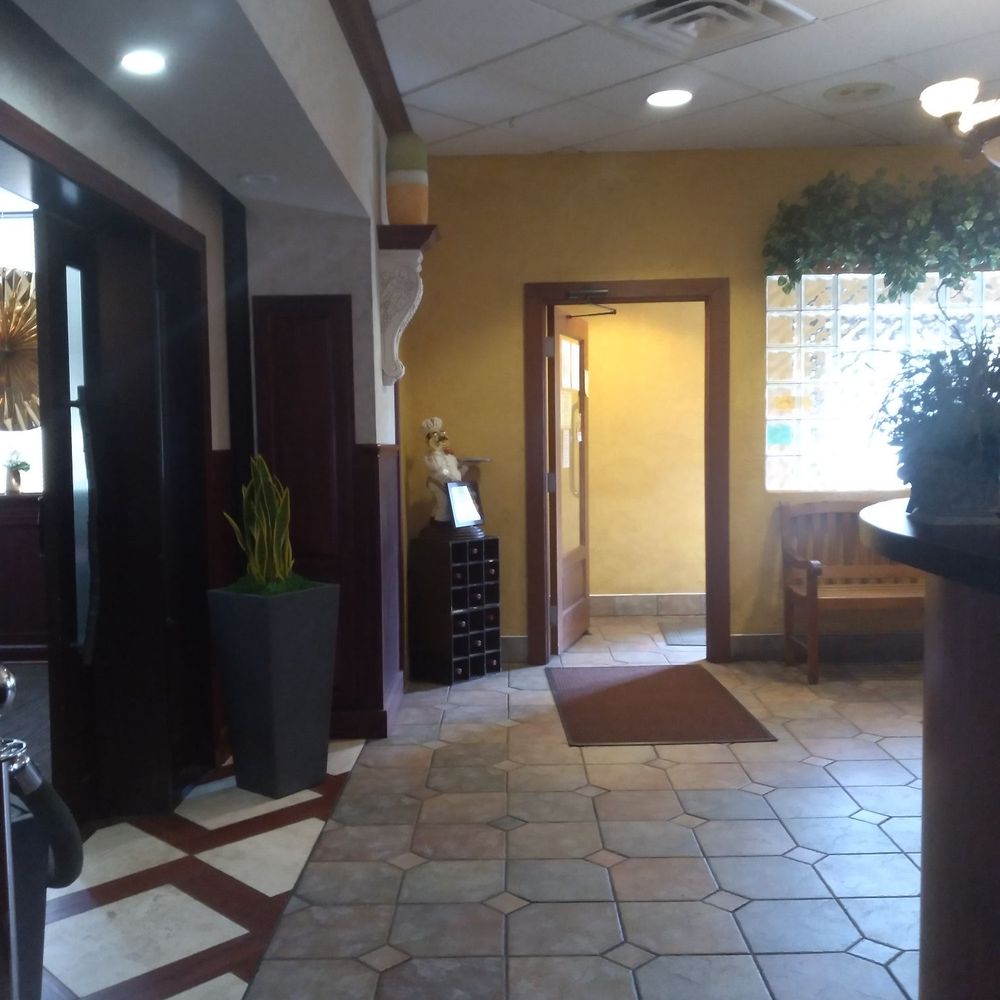 Napoli's Pizza - the entrance to the restaurant - Pizza Near Me - Belpre, Ohio Napoli's Pizza - the entrance to the restaurant - Pizza Near Me - Belpre, Ohio