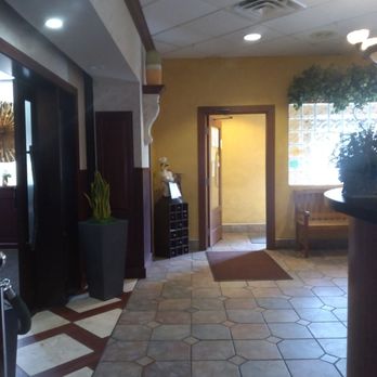 Napoli's Pizza - the entrance to the restaurant - Pizza Near Me - Belpre, Ohio